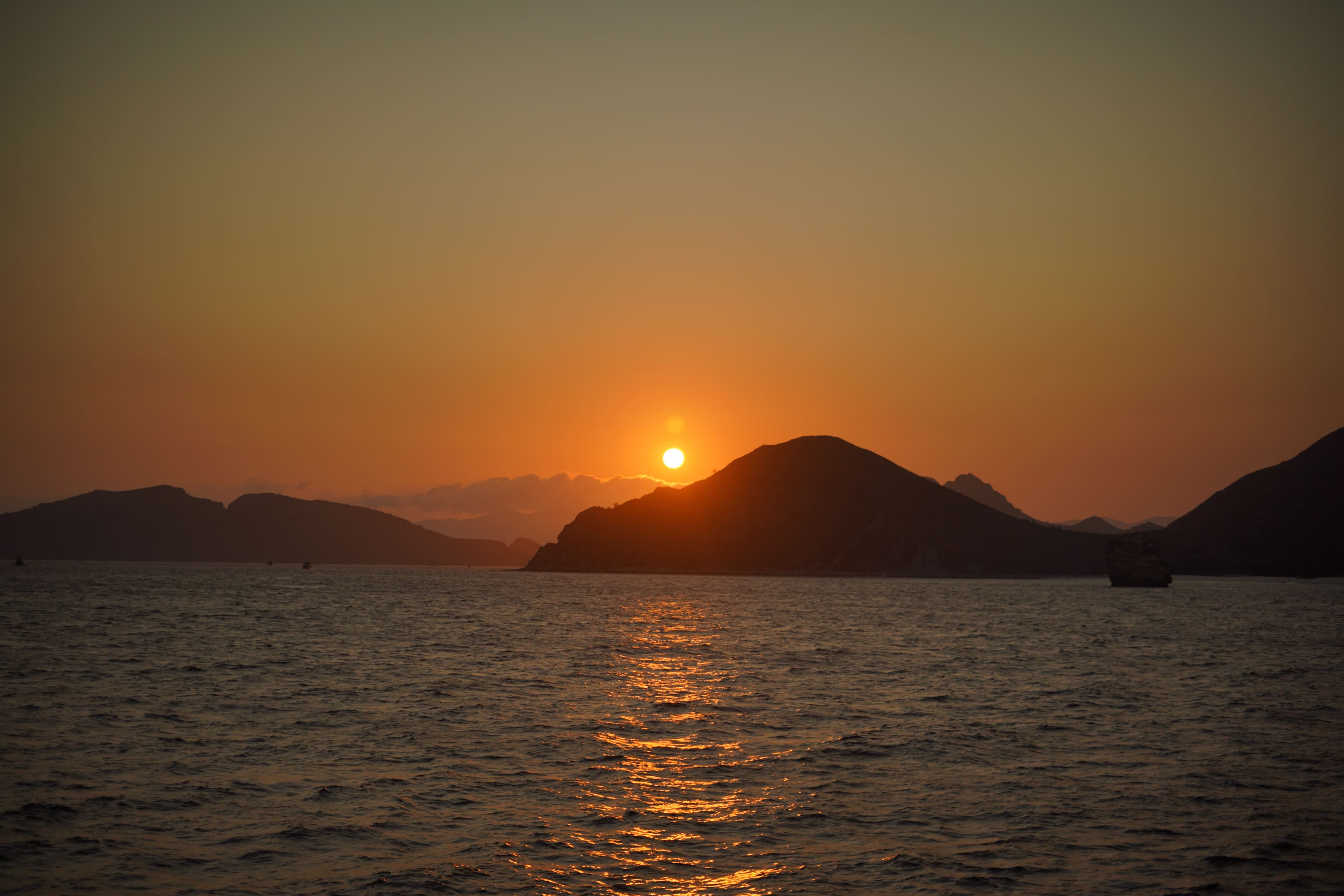 Coucher du soleil au beau milieu du parc national de Komodo