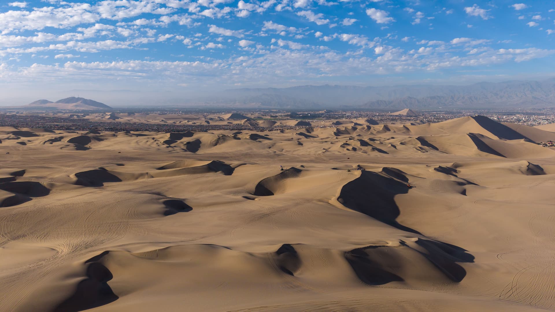 Huacachina : L'oasis au cœur du désert, entre dunes géantes et sensations fortes
